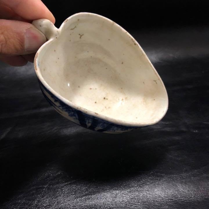 美しい古美術蔵から可愛い古伊万里焼のミルクポットの様な雰囲気